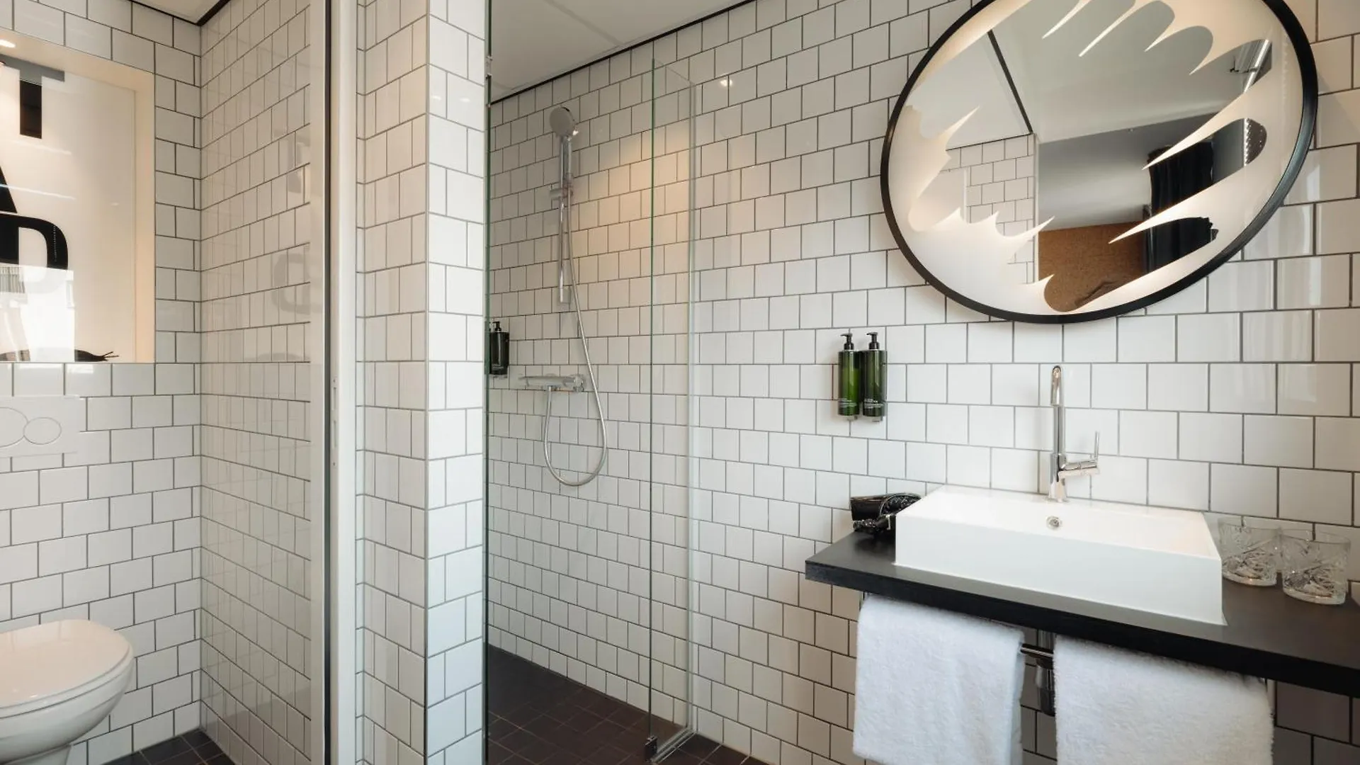 Conscious Hotel The Tire Station Amsterdam