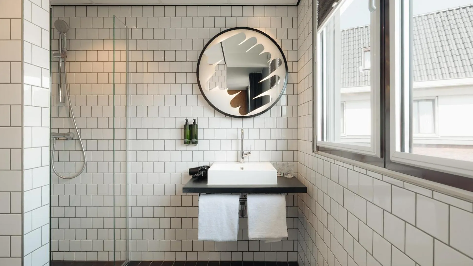 Conscious Hotel The Tire Station Amsterdam